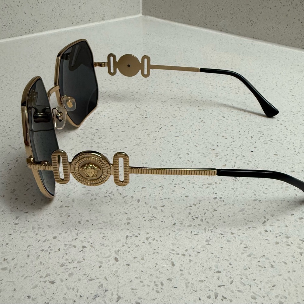 Authentic VERSACE VE2248 Medusa Gold Sunglasses w/ Hard Case NWOT - Picture 3 of 11